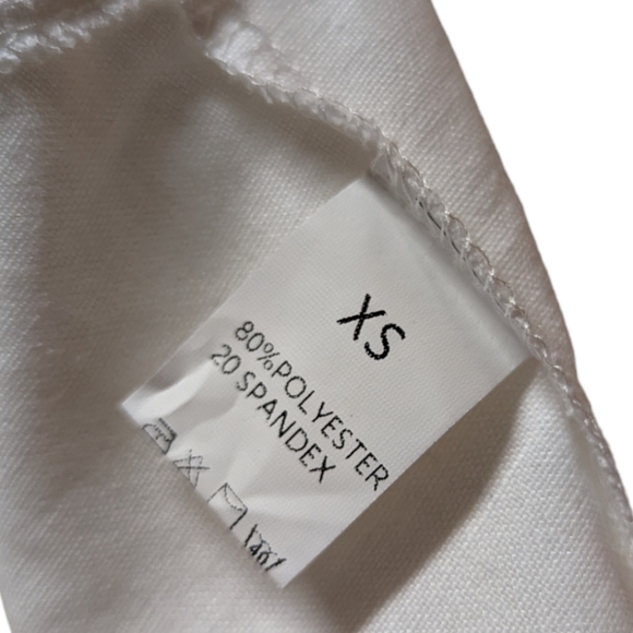 NWOT Women's ruffle v-neck sleeveless tie back crop top, XS, White - Picture 9 of 10